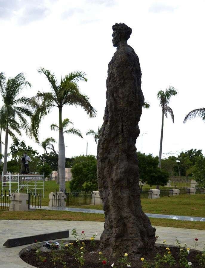 Monumento a Mariana.